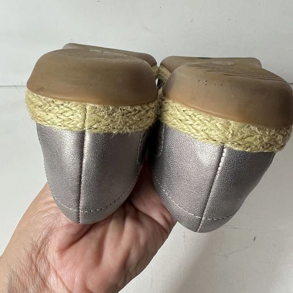 Clarks Womens Flats Pewter Leather Loafer Shoes Size 8W Perforated Espadrille - Picture 6 of 11